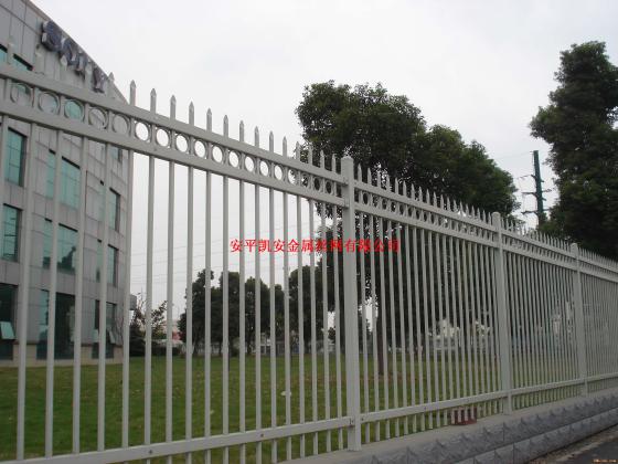 凯安厂家生产锌钢格栅、铁艺栅栏、阳台铁艺栅栏、小区围栏、公园栅栏