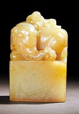 首届云南玉雕大师作品展举行 