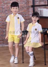 新款时尚童装幼儿园服