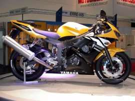 摩托车跑车雅马哈YZF600R