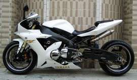 档次豪华雅马哈yzf-r1摩托跑车