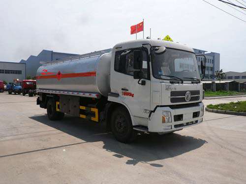 国四排放东风17立方加油车